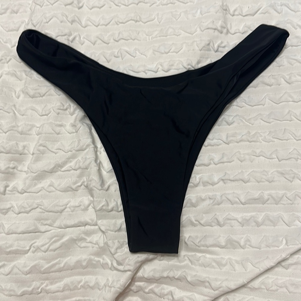 High cut bikini bottoms